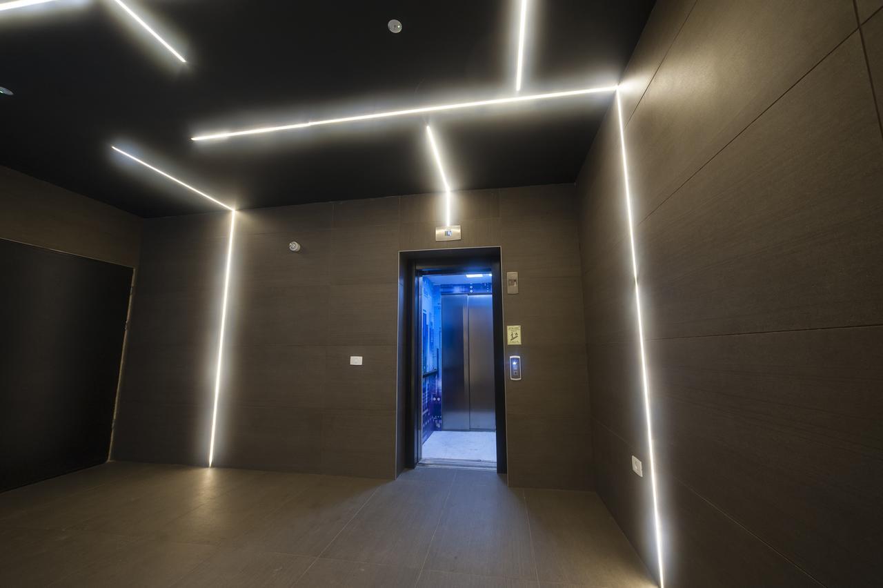 Luxury 2 Bedrooms Apartments Rothschild + Balcony 텔아비브 외부 사진