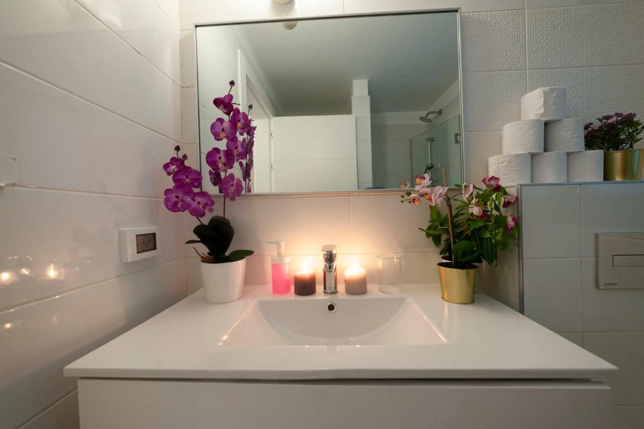 Luxury 2 Bedrooms Apartments Rothschild + Balcony 텔아비브 외부 사진